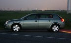 399px-Opel-signum-green-night-shoot